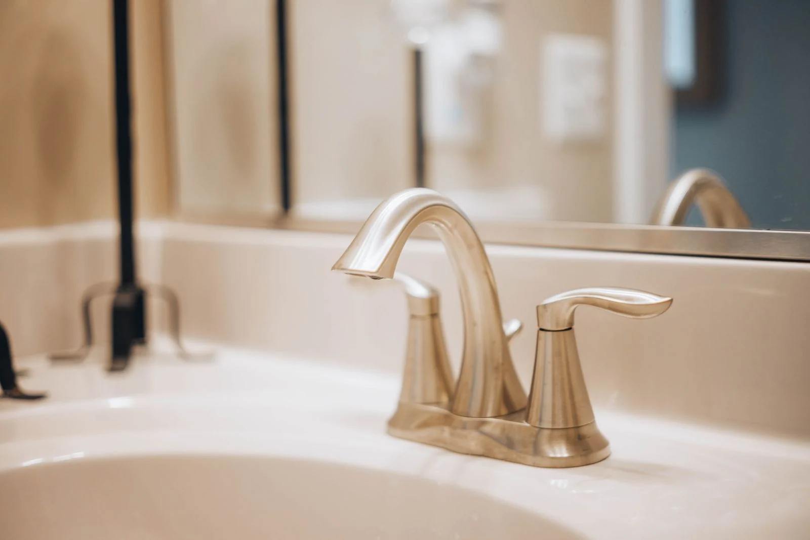 Bathroom basin tap