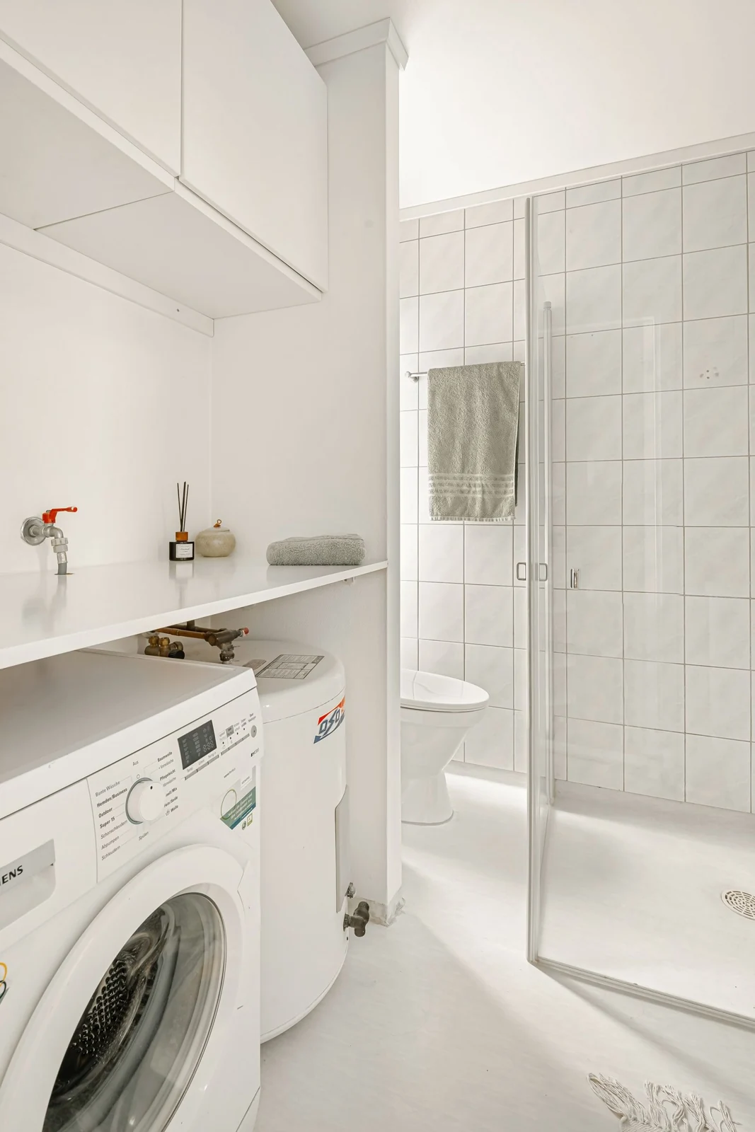 Bathroom layout and fittings