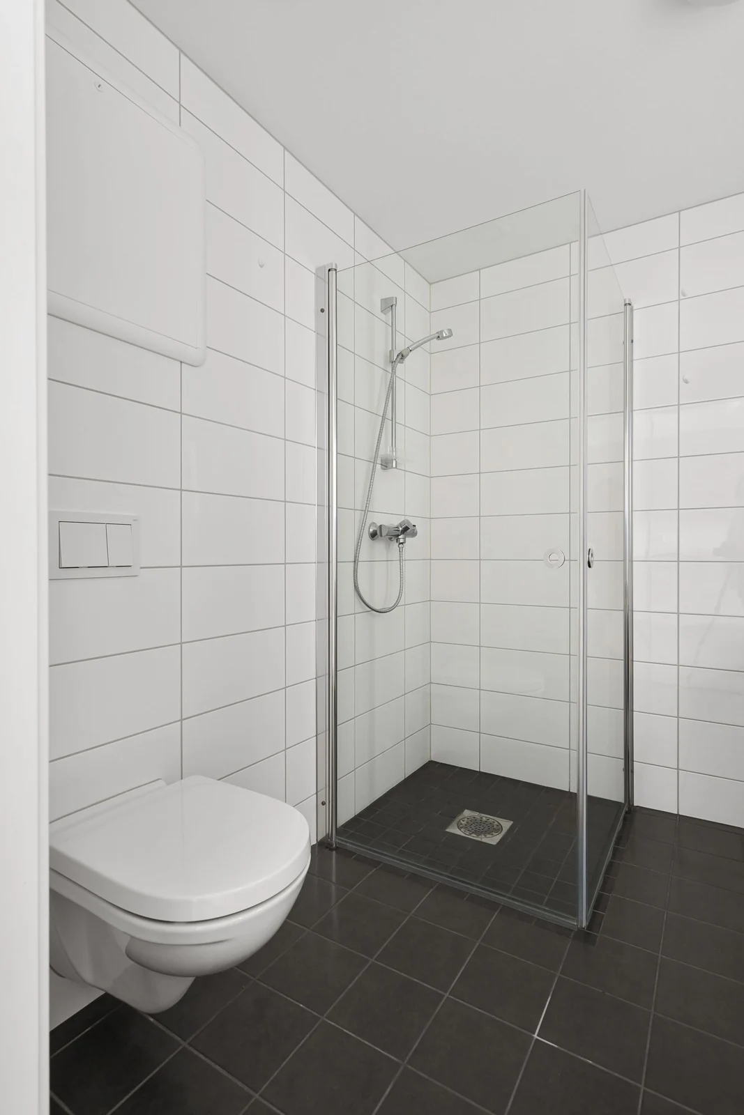 Bathroom layout and fittings
