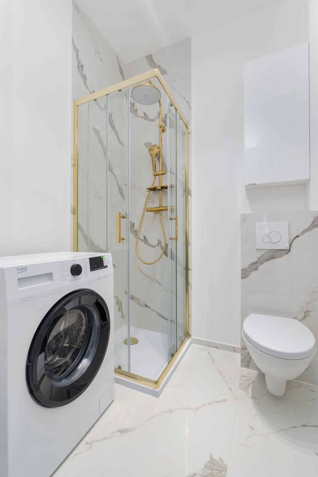 Bathroom layout and fittings