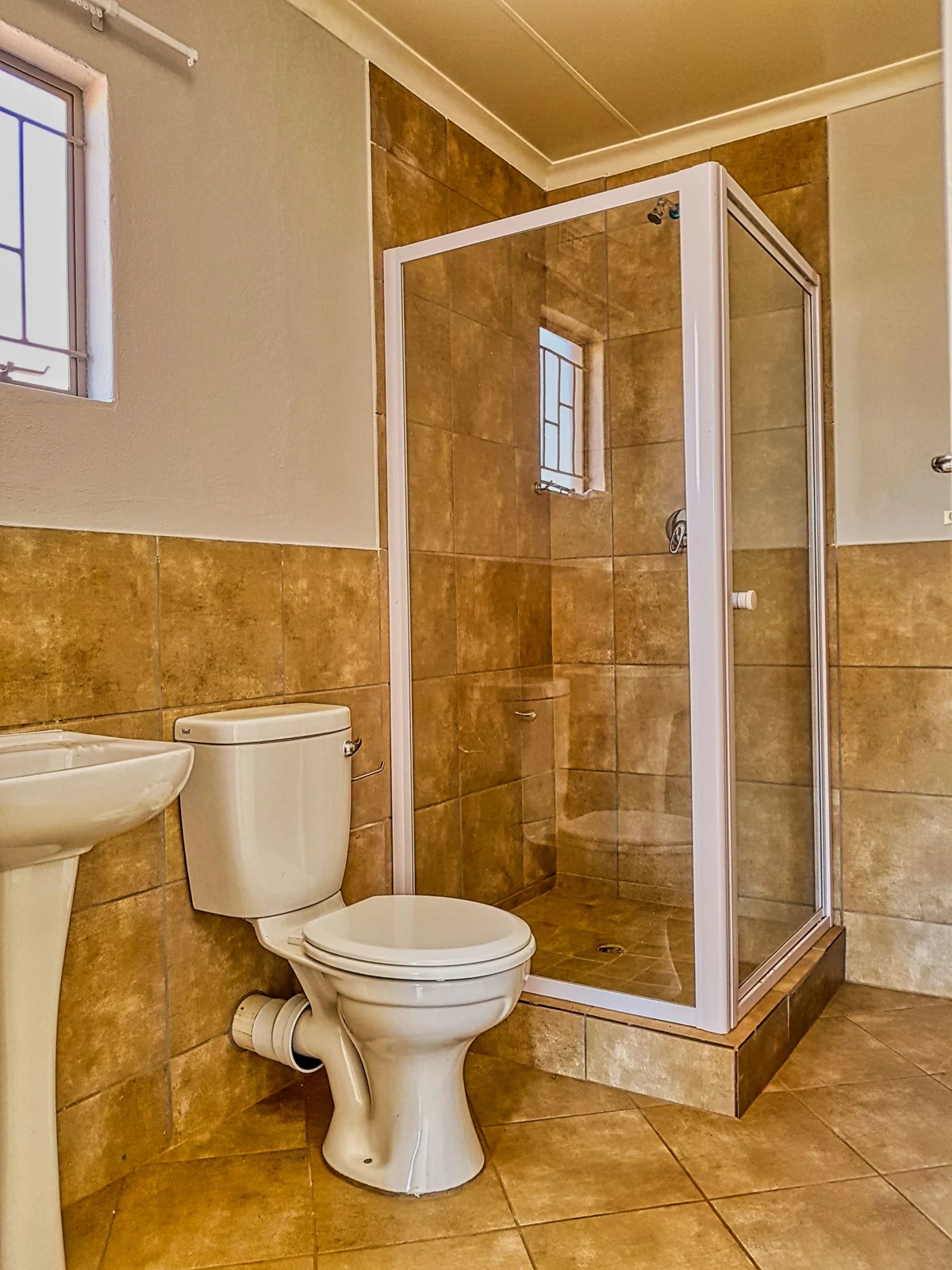 Bathroom layout and fittings