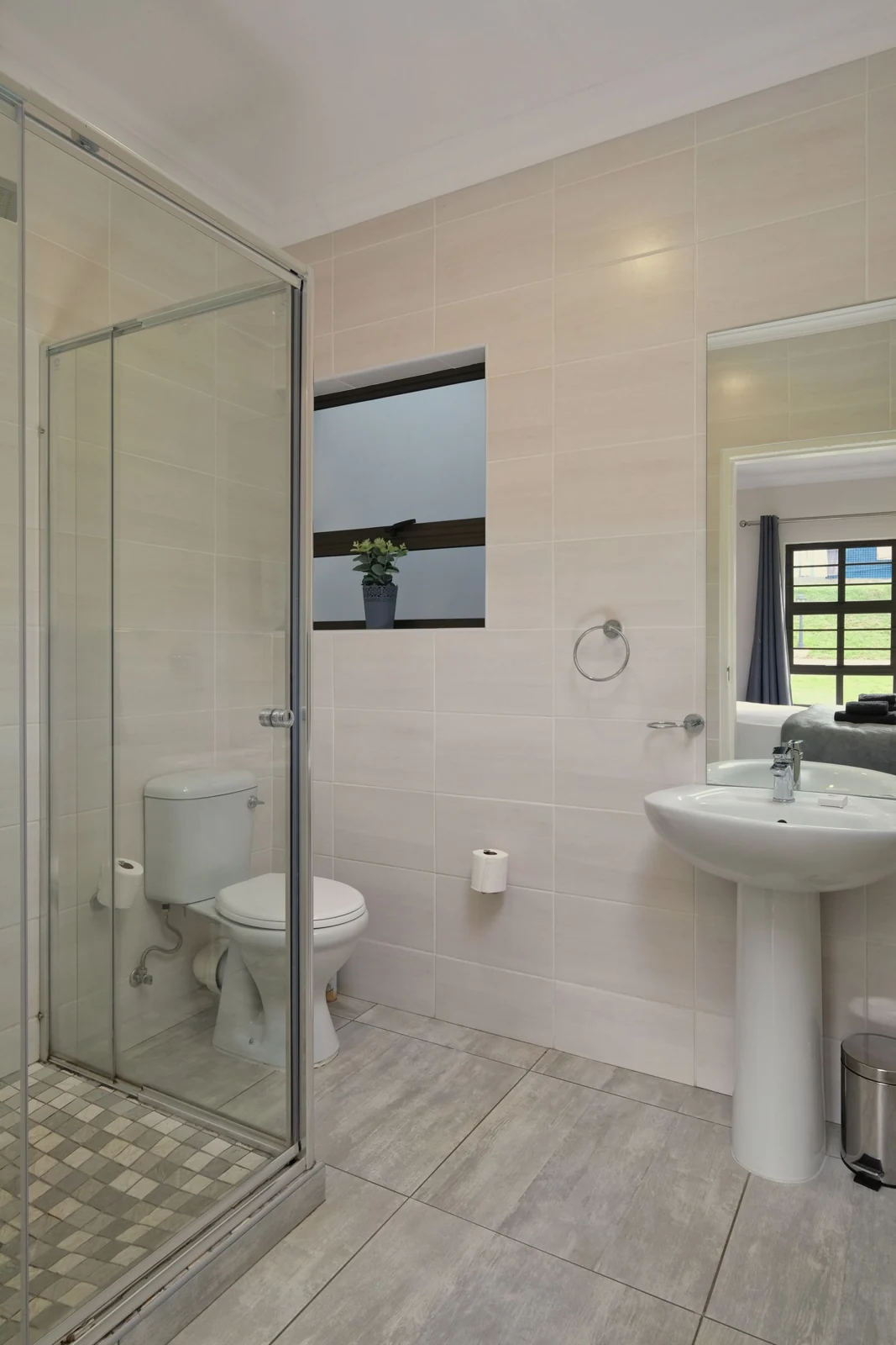 Bathroom layout and fittings