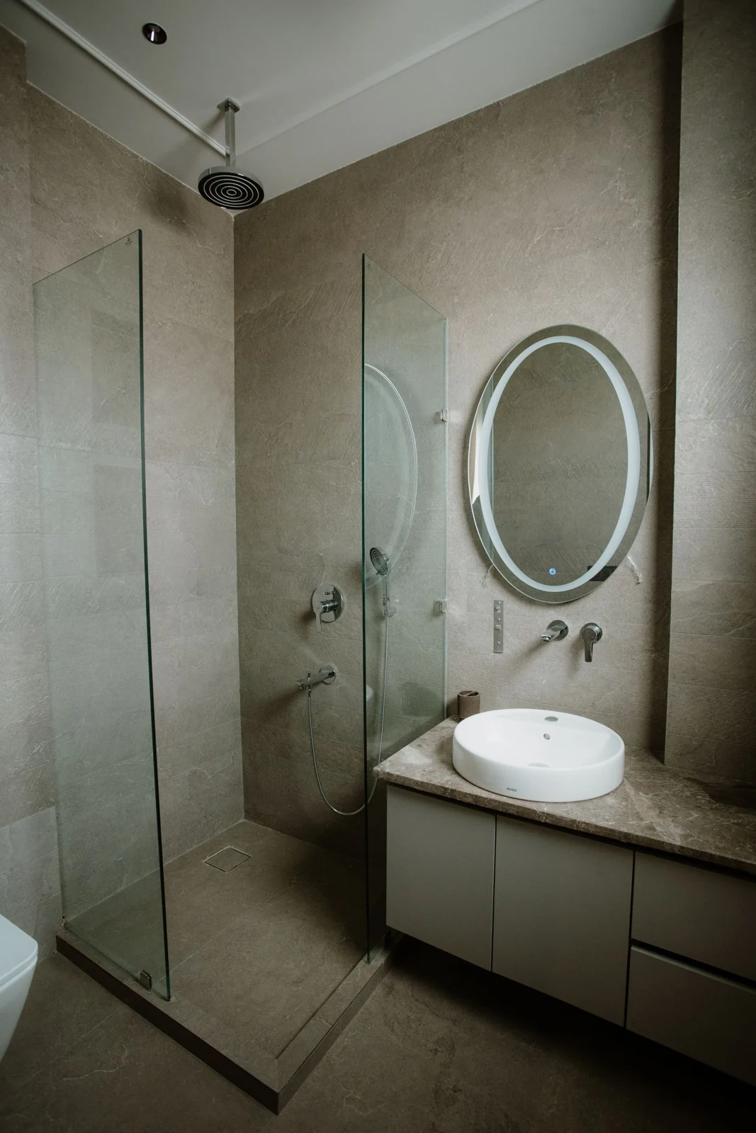 Bathroom layout and fittings