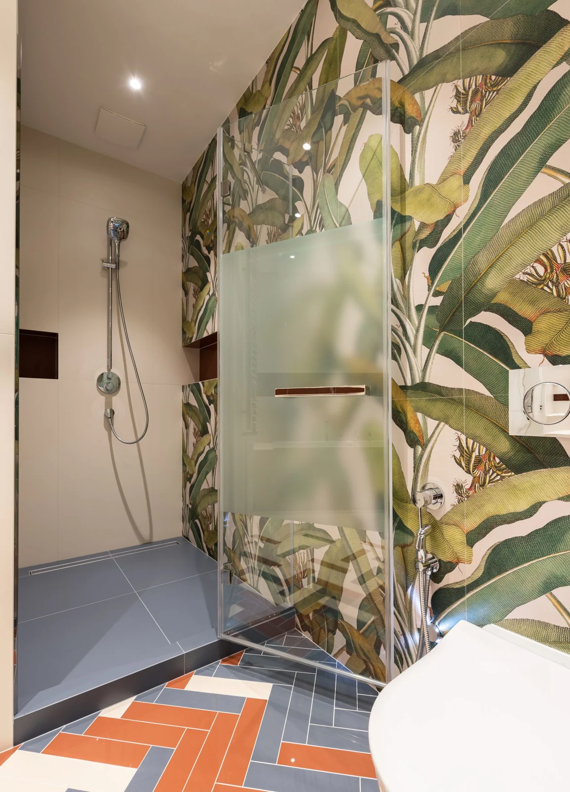 Bathroom layout and fittings